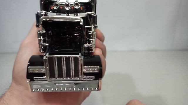 Peterbilt 389 металлическая модель тягача в масштабе 1:31 HONG SEN со звуком и светом.