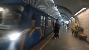 Крюковские вагоны метро и вагоны старого образца. Киев. 2018.