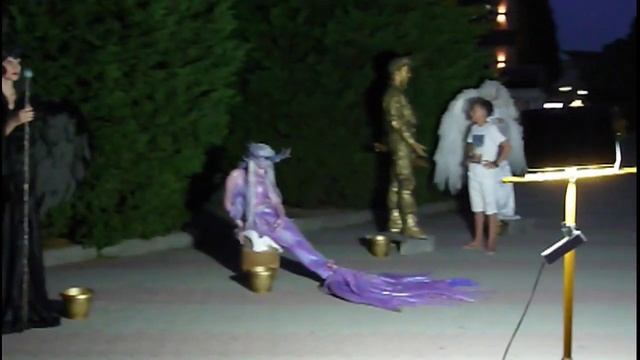 персонажи на набережной в Геленджике смотреть онлайн