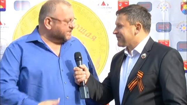 Артур Шуляк_на красной дорожке Хорошей песни 2015 смотреть онлайн