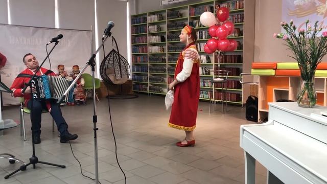 Военные частушки поёт Олеся Тараненко смотреть онлайн