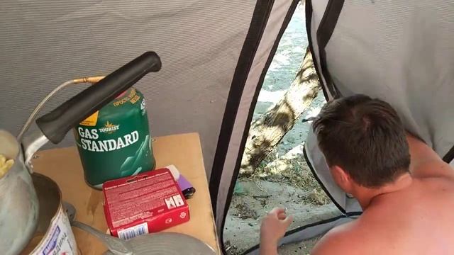 Отдых с палаткой в Крыму на косе Беляус. Готовим. смотреть онлайн