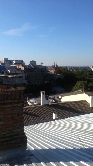 крыша дома с одной стеной смотреть онлайн