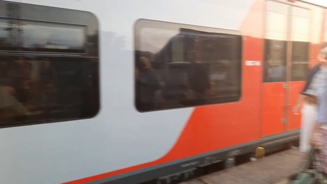 Скоростной электропоезд ЭС1П-042 "Ласточка" на станции Дзержинск. смотреть онлайн
