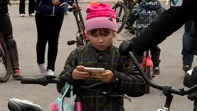 Велосипедисты проехали 6 км по главным магистралям района смотреть онлайн