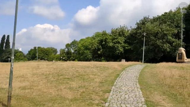 ПАСМУРНЫЙ ДЕНЬ НА ПОЛЕ МОКОТОВСКОМ ► Места Варшавы смотреть онлайн