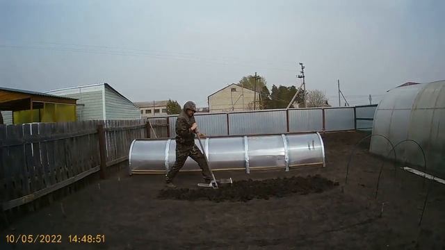 Копаем грядки и садим лук. смотреть онлайн
