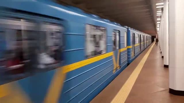 "сбой графика" метро Киева Святошинской-Броварской линии на ст. Святошин смотреть онлайн
