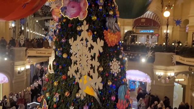 Александровский сад .Красная площадь. Никольская улица. Большой театр ГУМ 4.01.24 г Москва смотреть онлайн