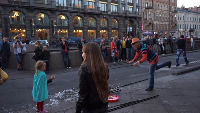 шоу мыльных пузырей на канале Грибоедова смотреть онлайн