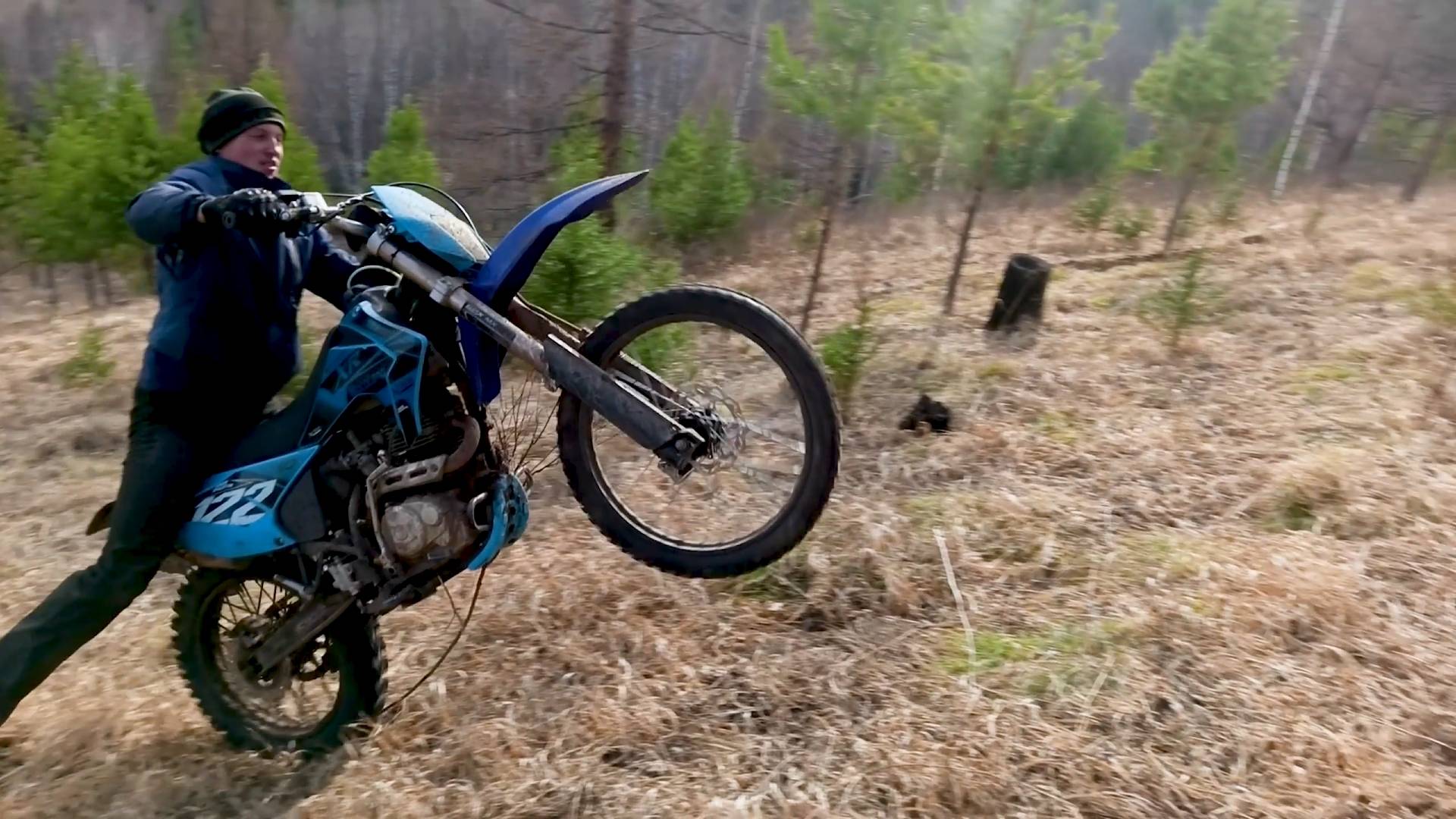 Весна. Апрель. Леденая грязь.