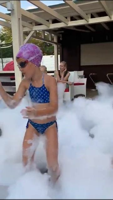 Пенная вечеринка + отельный танец. Отель "Корона". Лето 2021. смотреть онлайн