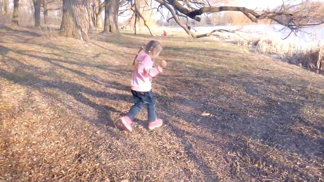 HAPPY KIDS ARTUR AND KAROLINА- Весняний сонячний день на природі. Дитячі ігри та розваги на пікніку смотреть онлайн