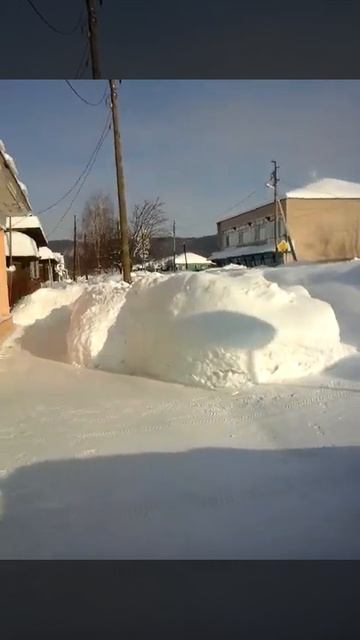 шапки из снега на крышах смотреть онлайн