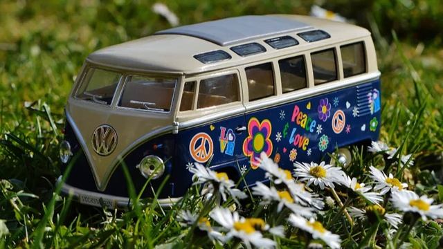 The Green Orbs - The Wheels On The Bus