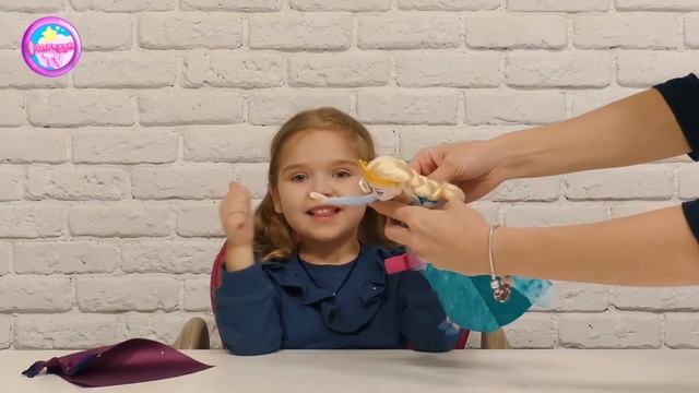 Играем в куклу Эльза трансформирующее платья 🌸 Кукла Эльза из Frozen Холодное сердце смотреть онлайн