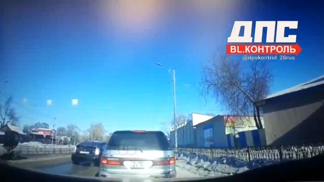 В Благовещенске автомобиль ударило «сбежавшим» колесом смотреть онлайн