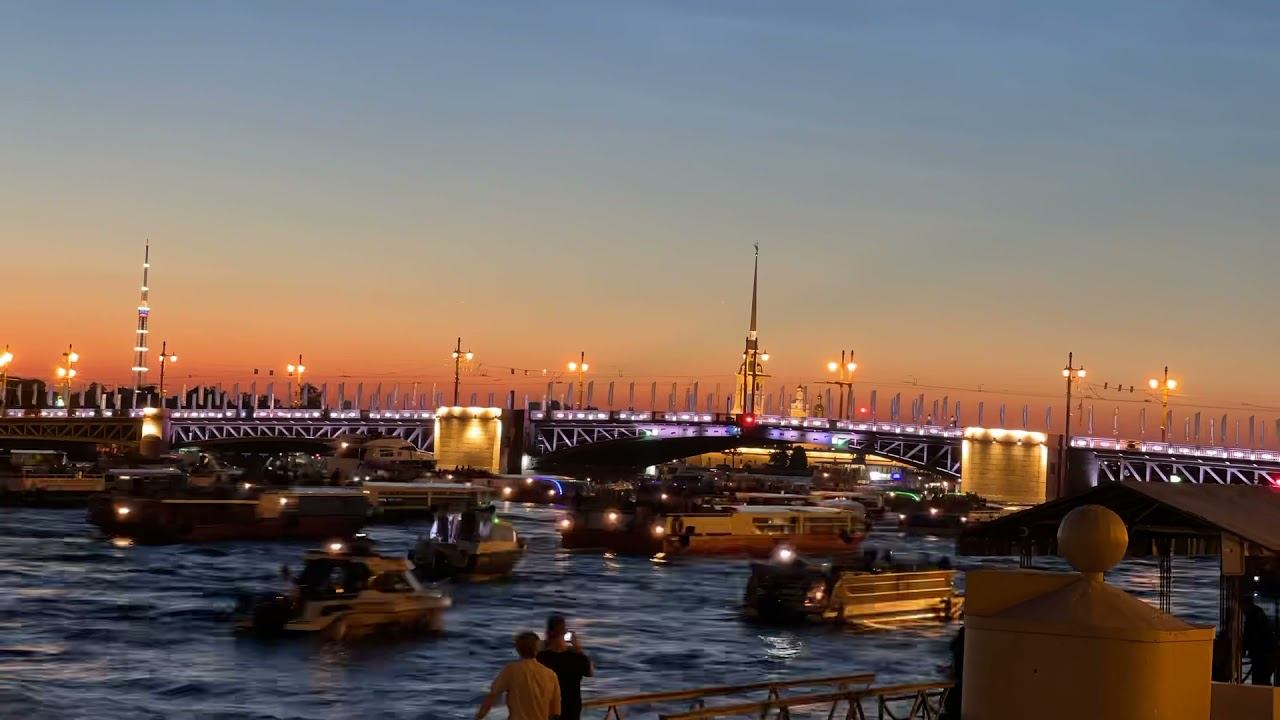 Разведение Дворцового моста на Неве смотреть онлайн