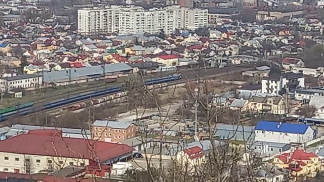 Высокий Замок. Вид на движущийся поезд смотреть онлайн