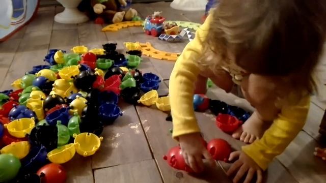 Диана играет в конструктор смотреть онлайн