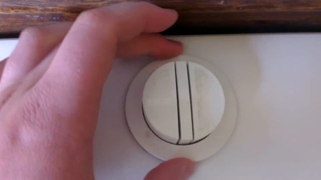 How To Get The Lid Off A Toilet Cistern (Plastic Screw Top) смотреть онлайн