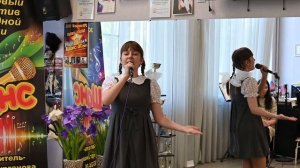 Рисуют мальчики войну_Алеся в школе