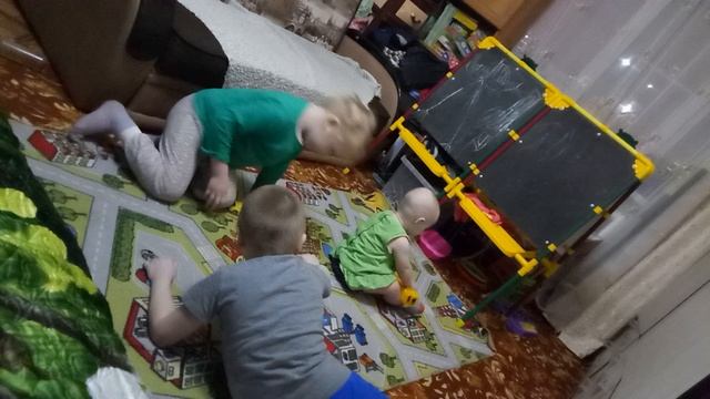 Дети играют с машинками смотреть онлайн