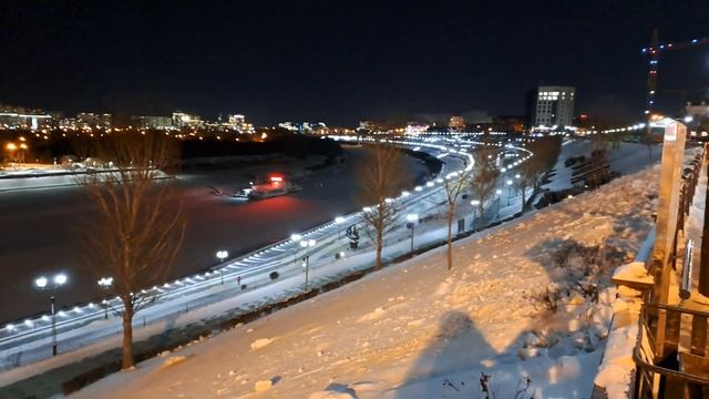 Зимняя набережная и мост Влюблённых! смотреть онлайн