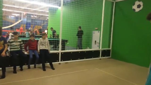 Мировой рекорд по набиванию босыми ногами смотреть онлайн