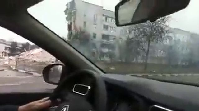 Уничтожение жилого дома бомбой в Бородянке. Город под Киевем. смотреть онлайн