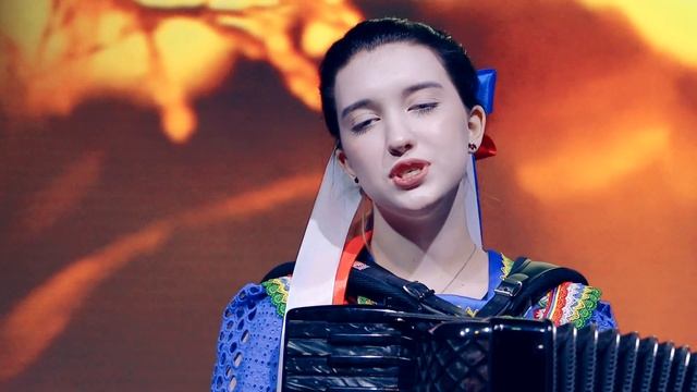 посмотрите как Алина Хлебнова поет песню КОНЬ смотреть онлайн