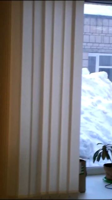 Как нужно чистить снег с крыши