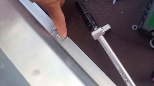 Установка скоб для крепления груза в прицепе легковог