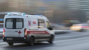 Пенсионерка выпала из окна 10-го этажа на машину скорой помощи в Москве
