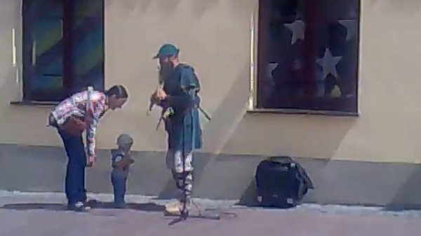 Уличный музыкант нереально играет Led Zeppelin cowboy song,street musician playing