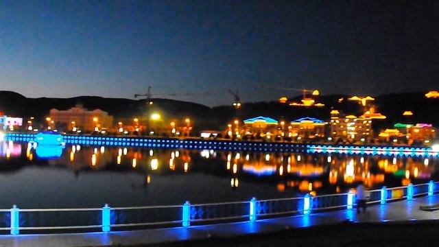 Площадь в Суйфеньхе вечером смотреть онлайн