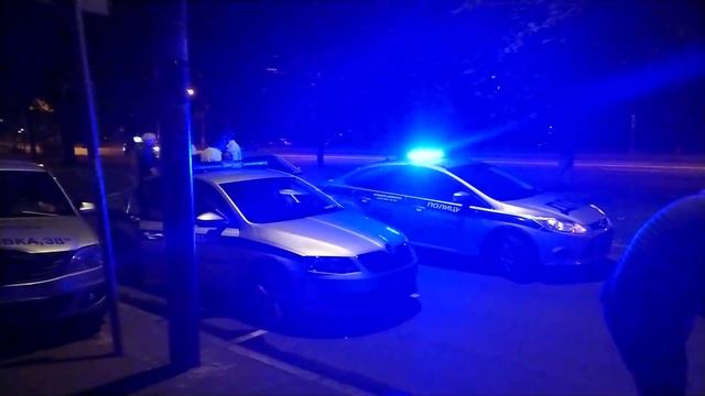 Первые кадры с места нападения грабителя на полицейских в Москве смотреть онлайн