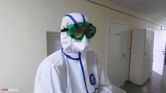 Врачи «Красной зоны», рискуя собственными жизнями, стараются спасти чужие смотреть онлайн