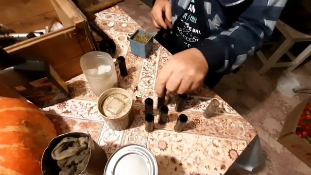 Заряжаем патроны, слушаем деда-ворчуна:) смотреть онлайн