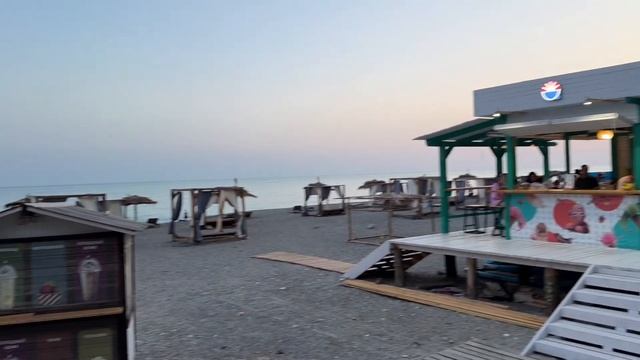 Видео с прогулки по вечерей Гагре – город Гагры основан в 1902 принцем Ольденбургским Абхазия видео смотреть онлайн