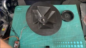 Механический разбрасыватель прикормки для карпфишинга.