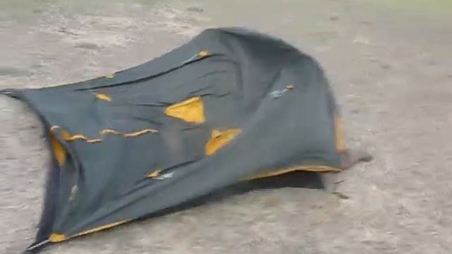 Палатка в штормовых условиях смотреть онлайн