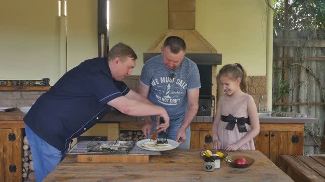 "И РЫБА И МЯСО" Судак на гриле смотреть онлайн