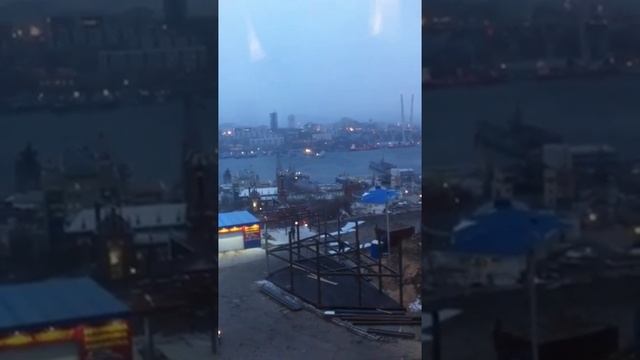Сильный ветер во Владивостоке срывает с места профлисты смотреть онлайн