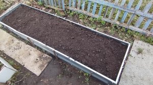 22 апреля 2025 года. Собираю на даче грядку для зелени своими руками