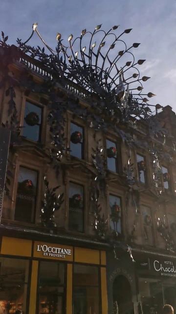 walk through the city center of Glasgow beautiful building in the form of a peacock прогулка Glasgo смотреть онлайн