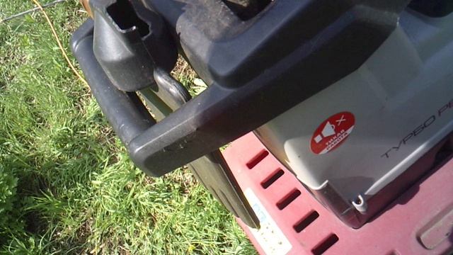 Измельчение ветки с гравитационной подачей.