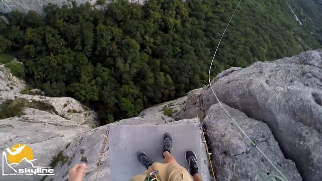 За ВДВ Ильяс-Кая прыжки с верёвкой в Крыму с командой Skyline смотреть онлайн