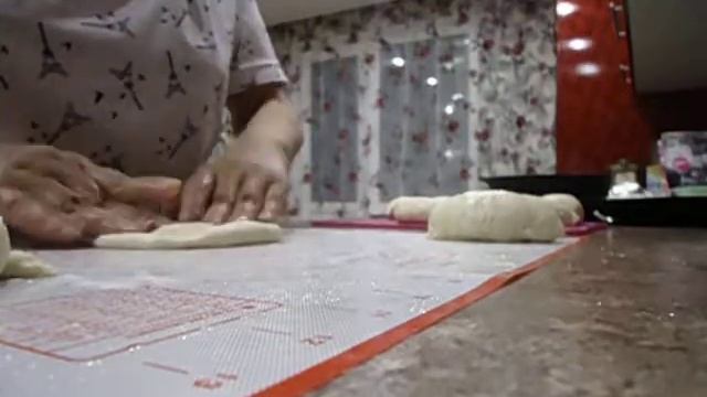 пирожки...беседа...и на самом интересном месте,подвела камера. смотреть онлайн