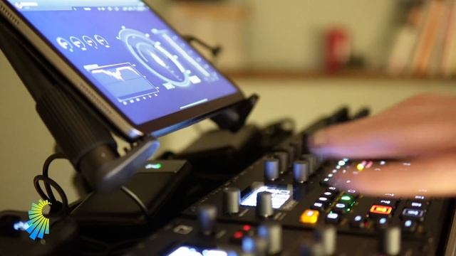 Спонтанный стрим-джем (играю свои треки с альбомчика) смотреть онлайн